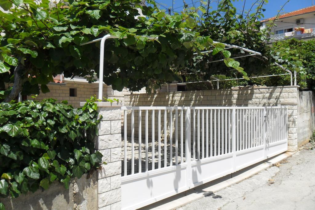 Apartment Ivo Trogir Bagian luar foto